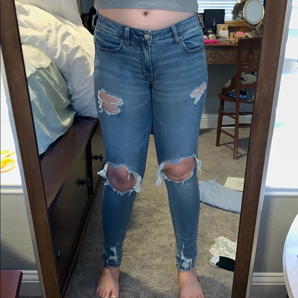 mid-rise ripped American Eagle jeans